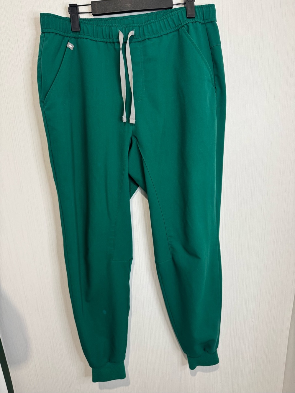 FIGS TANSEN JOGGER SCRUB PANTS. Medium. Green. Style: mxxsw2004 PO: 1700